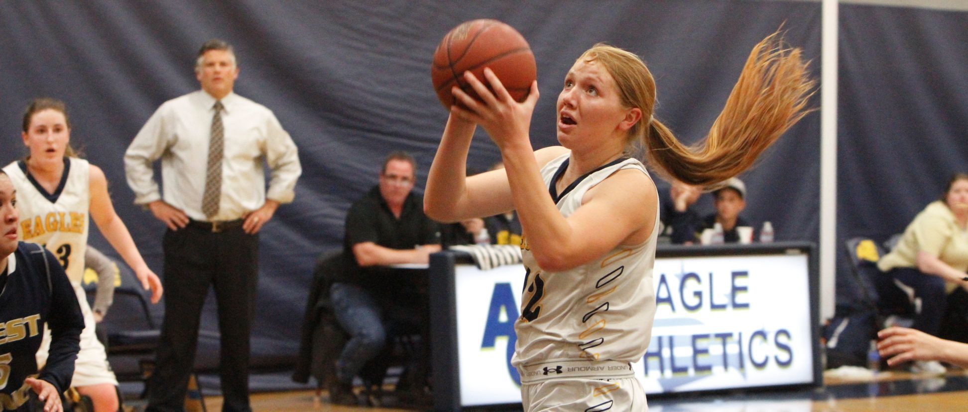 Herlihy, Thoming power Eagles into second round